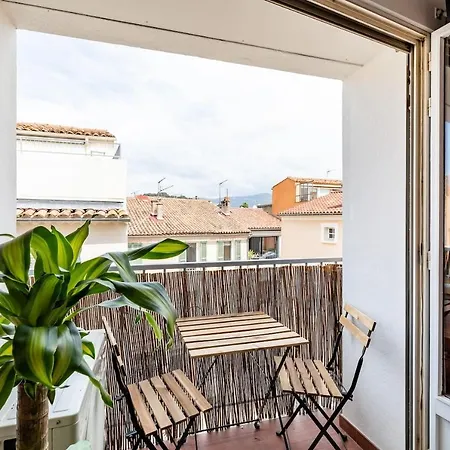 Centre Avec Parking Санари-сюр-Мер